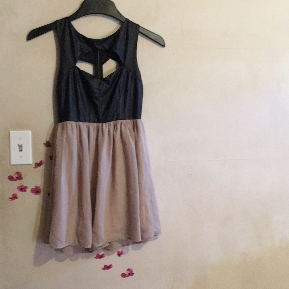 Short causal dress